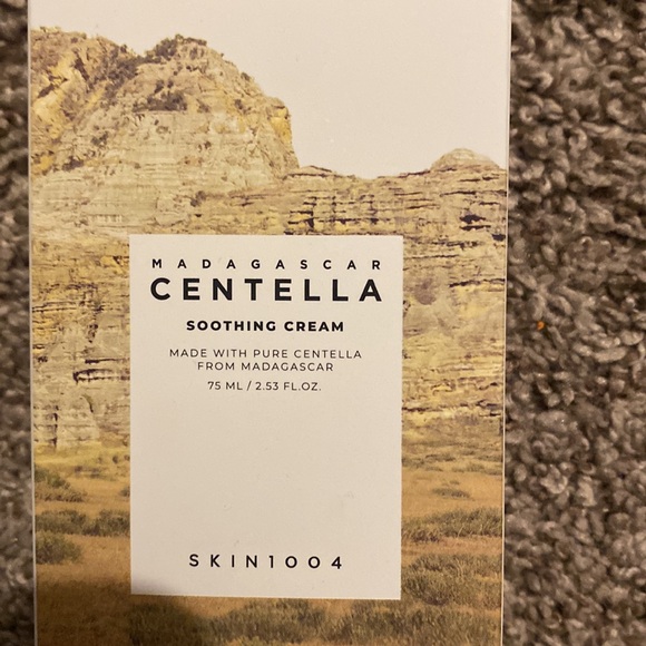 NEW Skin1004 Madagascar Centella Soothing Cream & Ampoule Foam - Picture 4 of 7